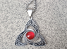 Přívěsek s řetízkem Keltský uzel Celtic Knot RED  