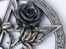 Dekorace Alchemy Gothic - Pentagram a růže Ruah Vered  