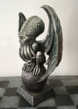 Soška H.P. LOVECRAFT - CTHULHU GLOBE  