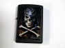 ZAPALOVAČ ZIPPO SPIRAL PIRATE SKULL   ZAPALOVAČ ZIPPO SPIRAL PIRATE SKULL