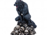 Soška vlkodlak Werewolf on a skull pile  