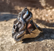 OCELOVÝ PRSTEN LEBKA Snake Wrapped Horn Skull OCELOVÝ PRSTEN LEBKA Snake Wrapped Horn Skull