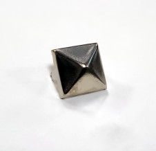 Pyramidy kovové VELKÉ - 1ks