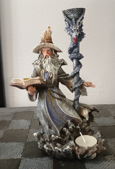 Svícen s čarodějem a drakem