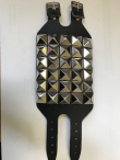 Kožený náramek stahovák pětiřadý s pyramidami Kožený náramek stahovák pětiřadý s pyramidami