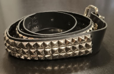 Kožený opasek s MINI PYRAMIDAMI trojřadý - Pravá kůže