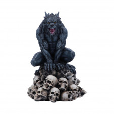 Soška vlkodlak Werewolf on a skull pile