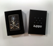 ZAPALOVAČ ZIPPO SPIRAL PIRATE SKULL   ZAPALOVAČ ZIPPO SPIRAL PIRATE SKULL