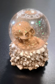 Těžítko - sněžítko - Lebka Skull  