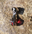 Přívěsek chirurgická ocel lebka - Skull ball hand RED Přívěsek chirurgická ocel lebka - Skull ball hand RED