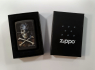 ZAPALOVAČ ZIPPO SPIRAL PIRATE SKULL   ZAPALOVAČ ZIPPO SPIRAL PIRATE SKULL
