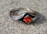 OCELOVÝ PRSTEN GEMSTONE RED EYE OCELOVÝ PRSTEN GEMSTONE RED EYE