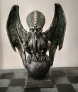 Soška H.P. LOVECRAFT - CTHULHU GLOBE  