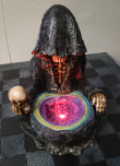 Lampa smrtka Grim reaper looks into a crystal (26cm)  
