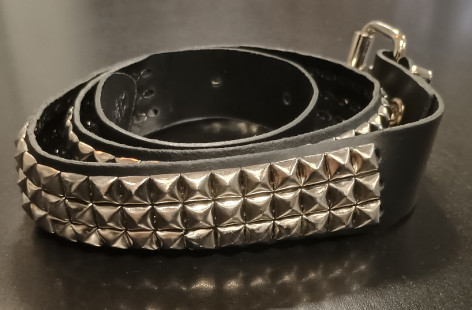 Kožený opasek s MINI PYRAMIDAMI trojřadý - Pravá kůže  